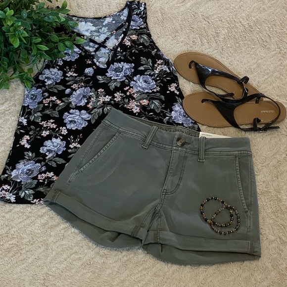American Eagle Outfitters Pants - American Eagle Midi Shorts